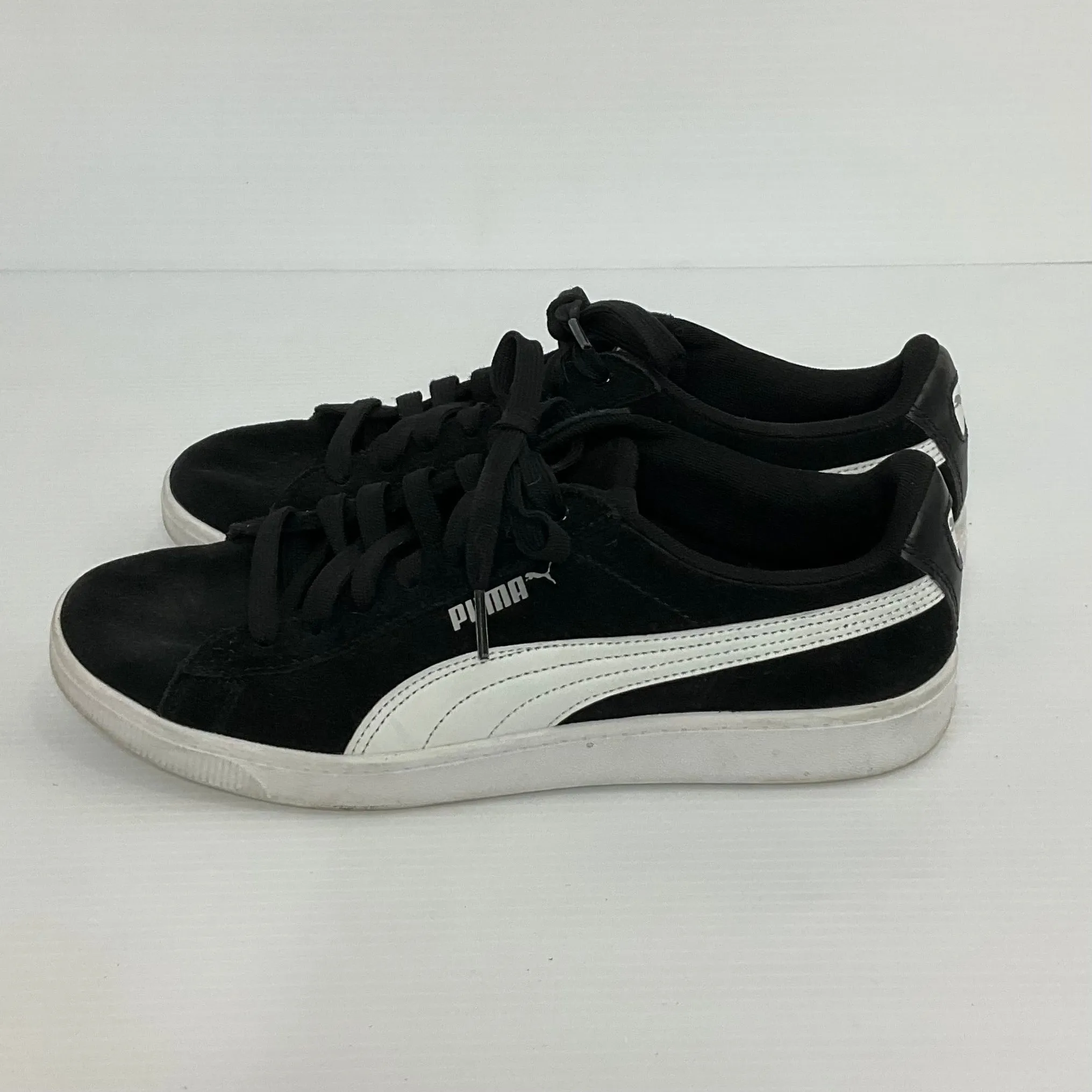 Black & White Shoes Sneakers Puma, Size 11