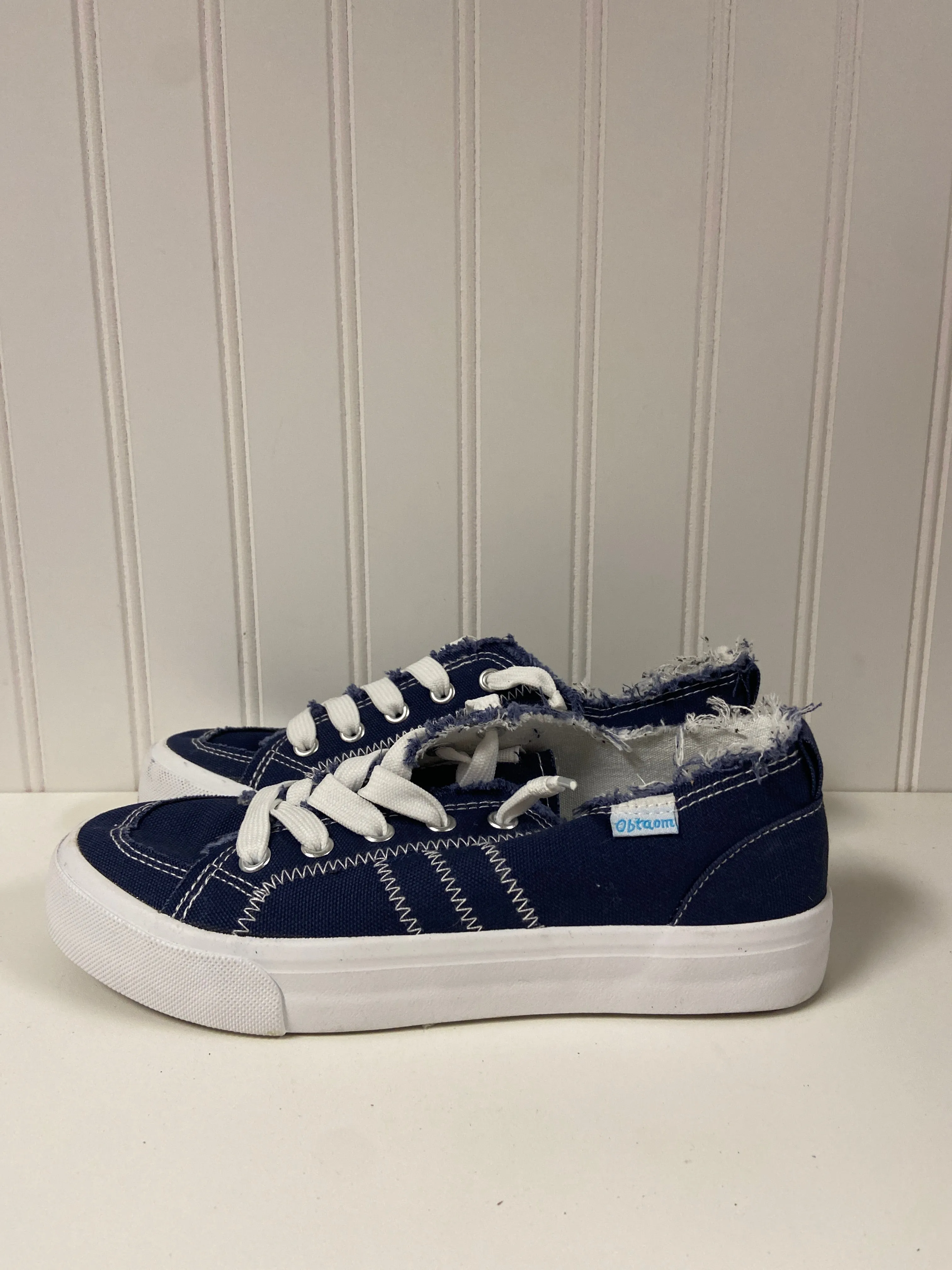 Blue & White Shoes Sneakers Clothes Mentor, Size 6