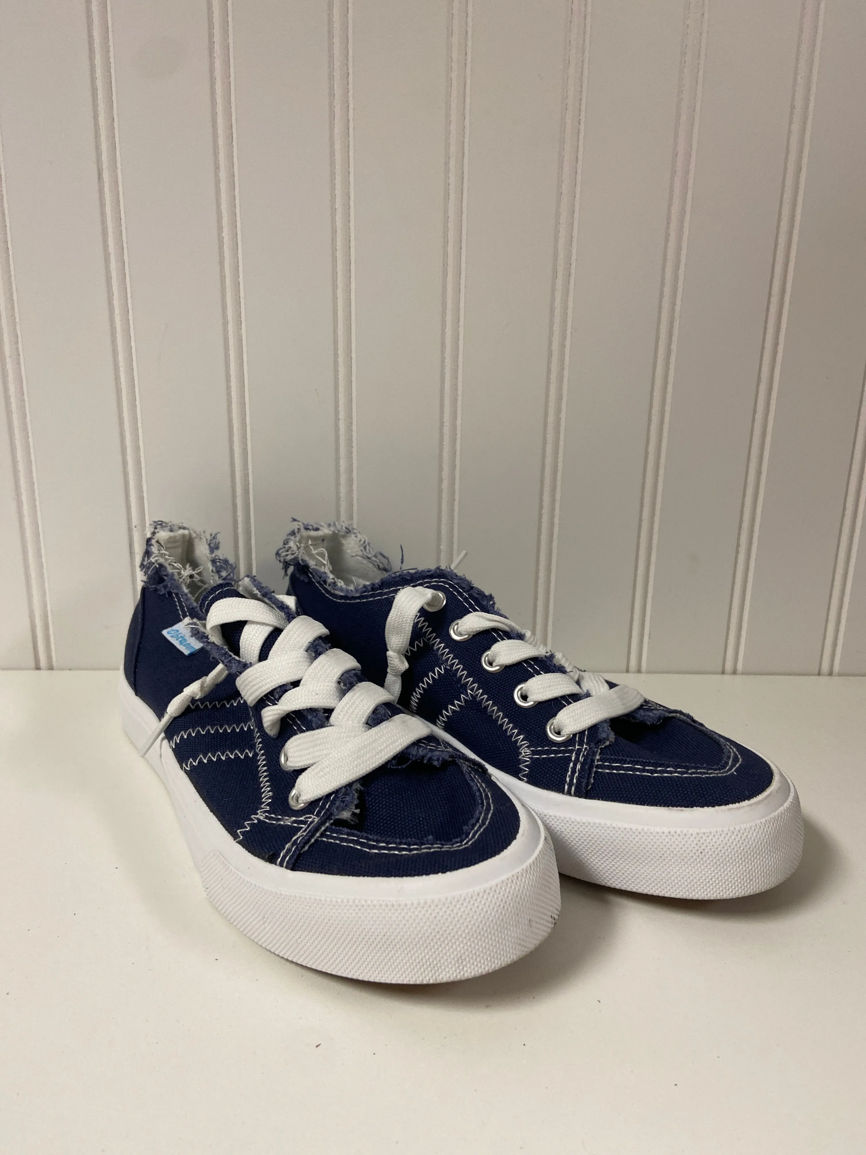 Blue & White Shoes Sneakers Clothes Mentor, Size 6