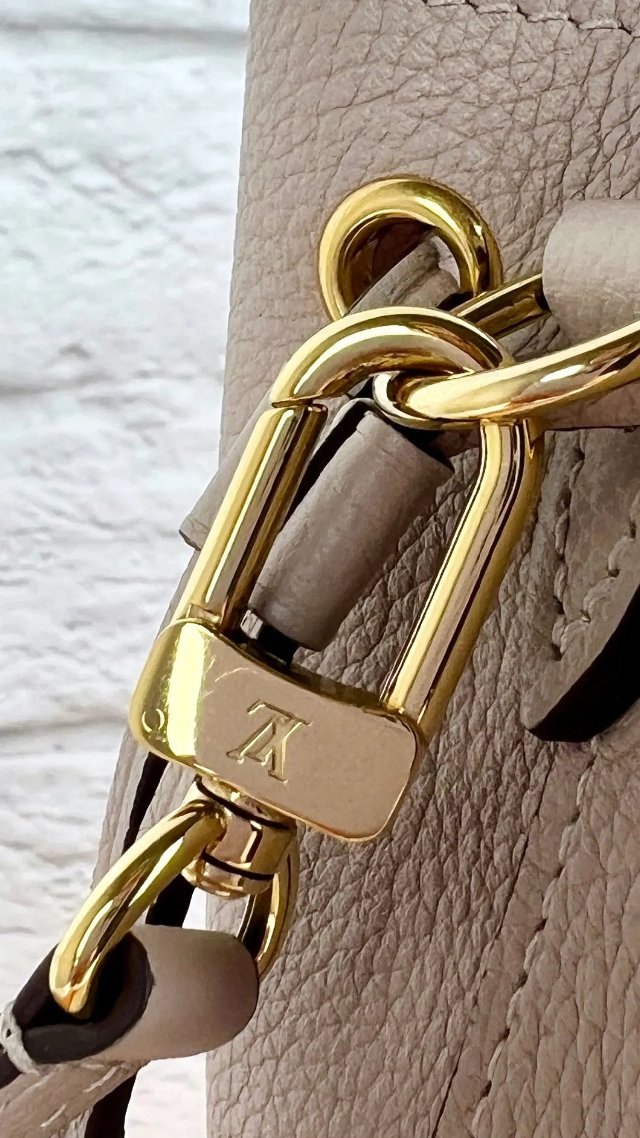 Louis Vuitton Nano Lockme Bucket bag , Greige Beige